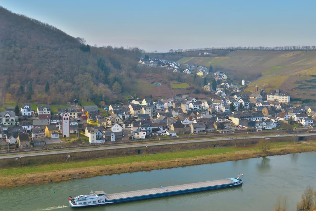 Ferienwohnungen Haus Am Wuerzlaysteig Lehmen Exterior foto