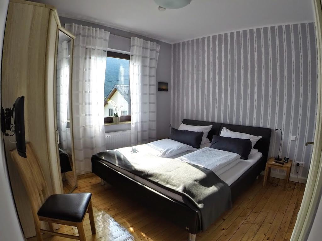 Ferienwohnungen Haus Am Wuerzlaysteig Lehmen Quarto foto