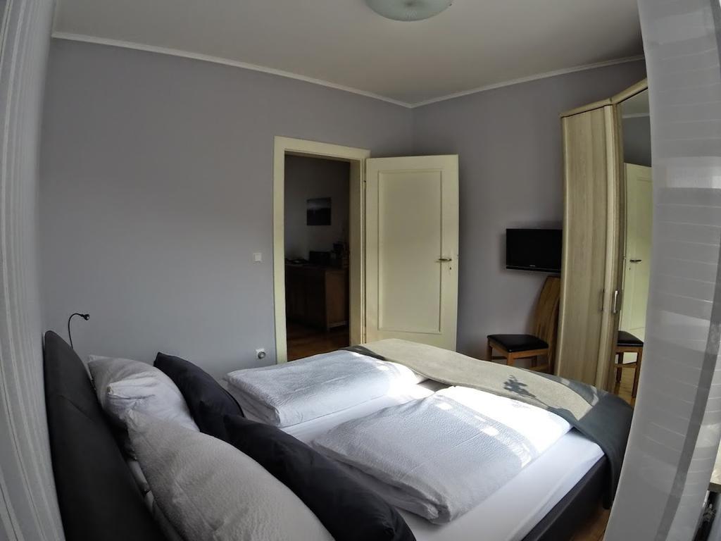 Ferienwohnungen Haus Am Wuerzlaysteig Lehmen Quarto foto