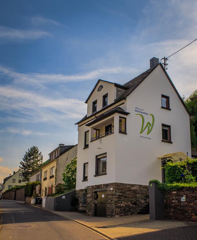 Ferienwohnungen Haus Am Wuerzlaysteig Lehmen Exterior foto